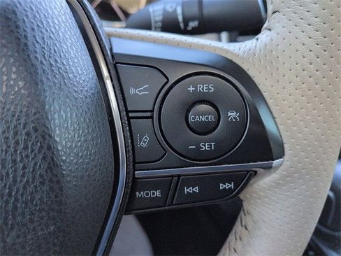 Used 2019 Toyota Avalon Limited image 20