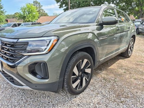Used 2025 Volkswagen Atlas Cross Sport SEL image 1
