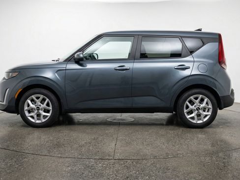 Used 2025 Kia Soul LX w/ LX Technology Package FWD image 5