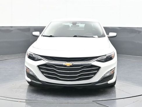 Used 2021 Chevrolet Malibu LT image 2