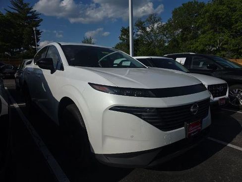 Used 2025 Nissan Murano SV FWD image 2