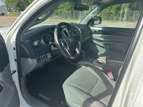 Used 2015 Toyota Tacoma PreRunner w/ SR5 Package RWD image 14