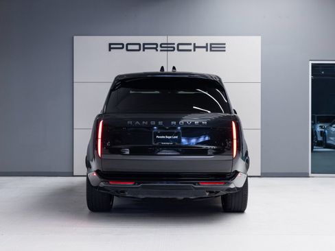 Used 2025 Land Rover Range Rover SE AWD/4WD image 6