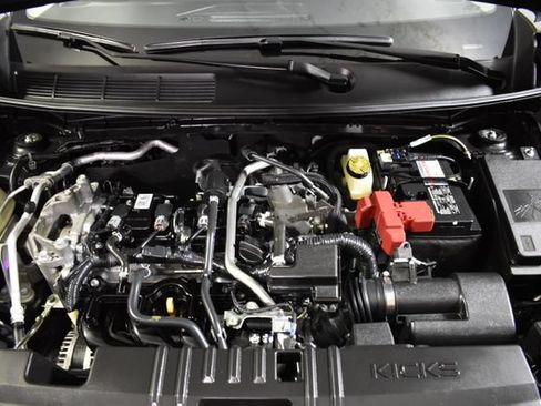 Used 2025 Nissan Kicks SV AWD/4WD image 33