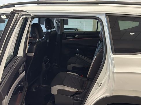 Used 2024 Volkswagen Atlas Peak Edition SEL AWD/4WD image 19