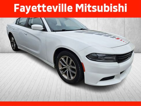 Used 2015 Dodge Charger SXT w/ Plus Group image 2