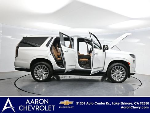 Used 2022 Cadillac Escalade Premium Luxury AWD/4WD image 3