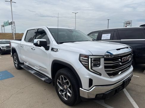 Used 2024 GMC Sierra 1500 SLT AWD/4WD image 3