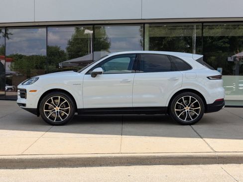 Certified 2025 Porsche Cayenne E-Hybrid AWD/4WD image 2