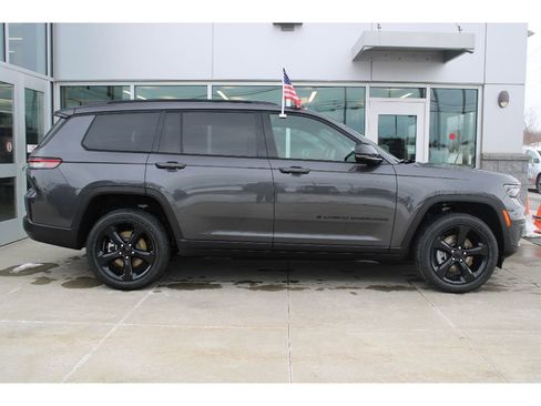 New 2025 Jeep Grand Cherokee L Altitude image 4