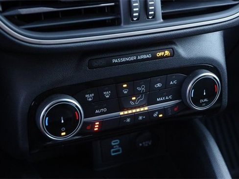 Used 2022 Ford Escape SE w/ Convenience Package image 18