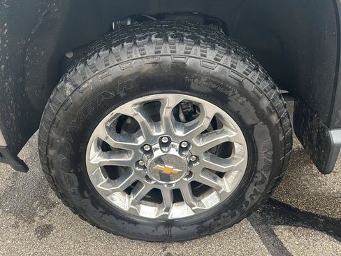 Used 2025 Chevrolet Silverado 3500 LTZ w/ LTZ Plus Package AWD/4WD image 9
