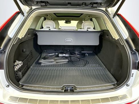 Used 2024 Volvo XC60 T8 Ultimate image 27