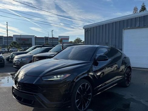 Used 2019 Lamborghini Urus AWD/4WD image 2