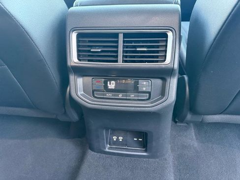 Used 2025 Volkswagen Atlas SE image 15