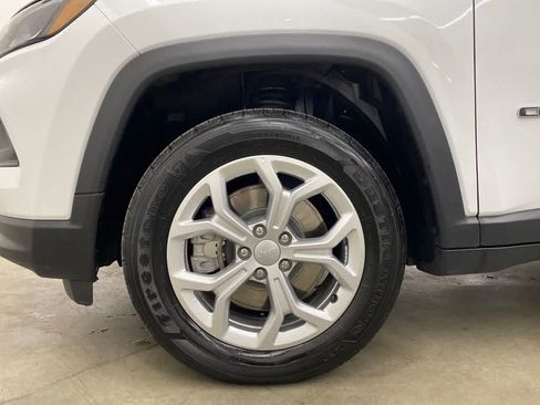Used 2024 Jeep Compass Latitude AWD/4WD image 10