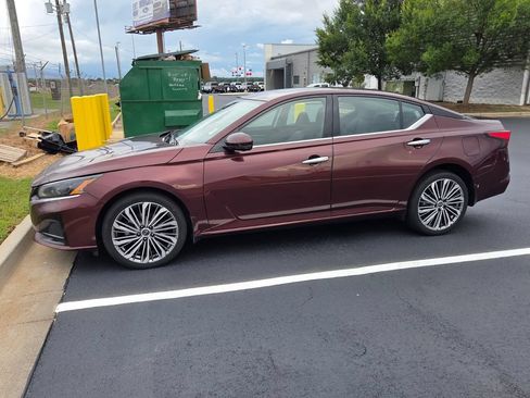 Used 2023 Nissan Altima 2.5 SL AWD/4WD image 2