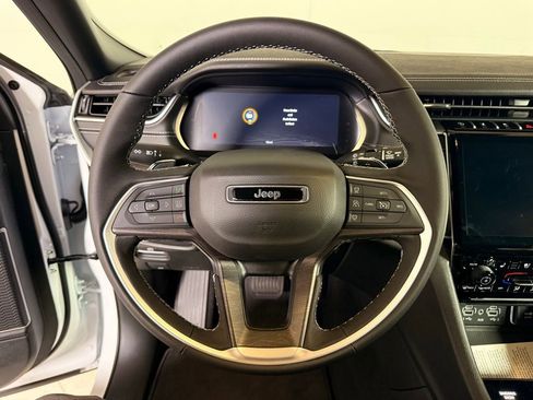 New 2025 Jeep Grand Cherokee L Limited w/ Luxury Tech Group II AWD/4WD image 23