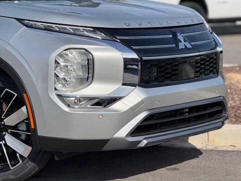 New 2026 Mitsubishi Outlander SE FWD image 3