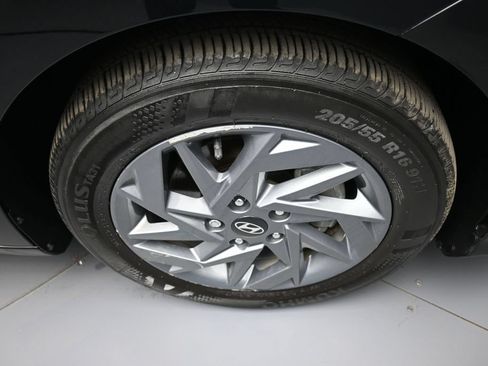 Certified 2024 Hyundai Elantra SEL FWD image 13