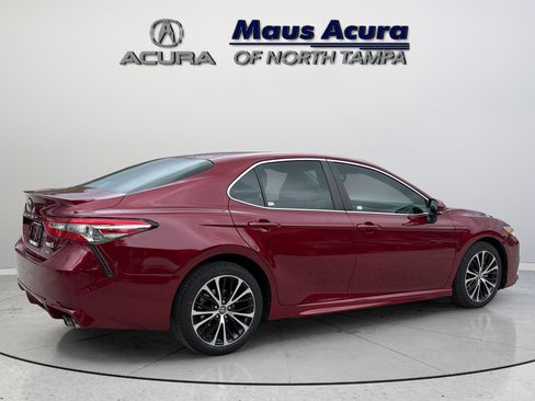 Used 2018 Toyota Camry SE w/ Convenience Package FWD image 12