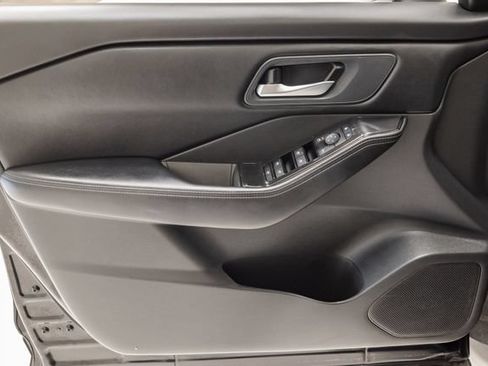 Used 2025 Nissan Rogue SV FWD image 8