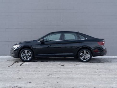 Certified 2024 Volkswagen Jetta SE w/ Panoramic Sunroof Package image 2