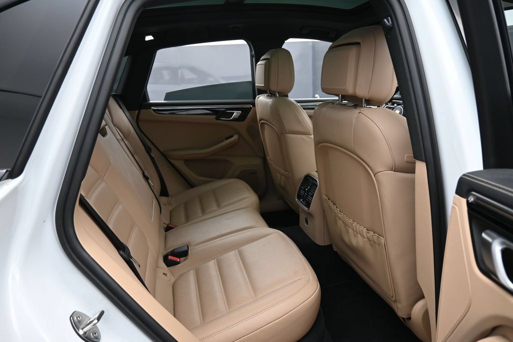 Certified 2024 Porsche Macan S AWD/4WD image 27