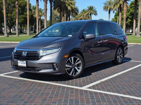 Used 2024 Honda Odyssey Touring image 2
