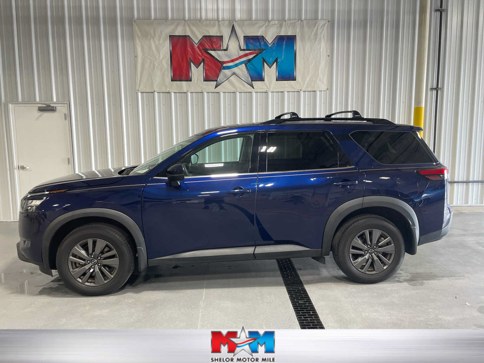 Used 2024 Nissan Pathfinder SV AWD/4WD image 1