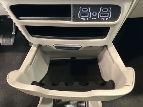 Used 2024 Chrysler Voyager LX image 17