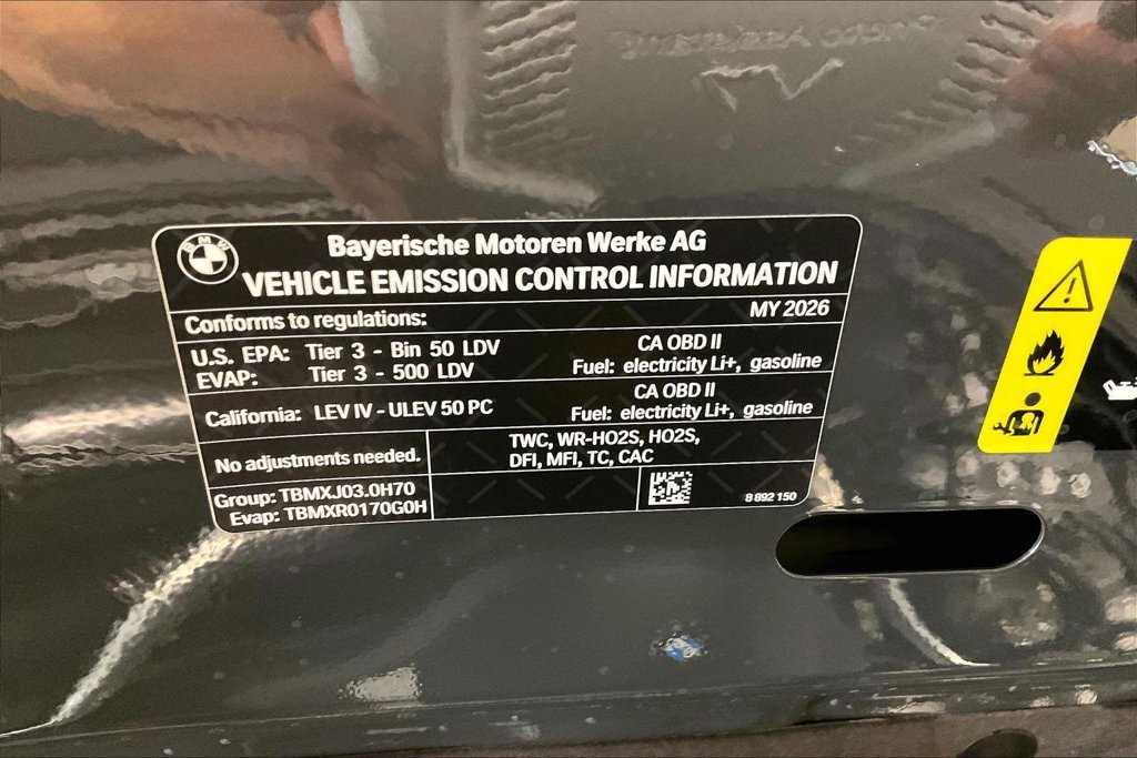 Used 2026 BMW 750e xDrive AWD/4WD image 32