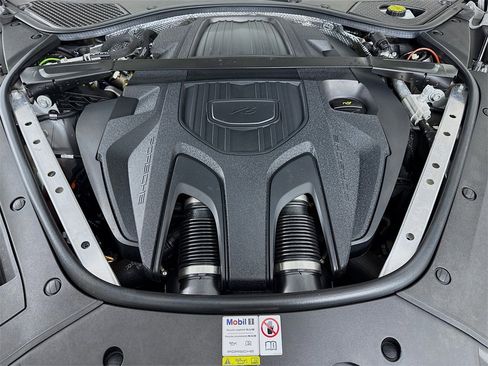 Certified 2023 Porsche Panamera image 33