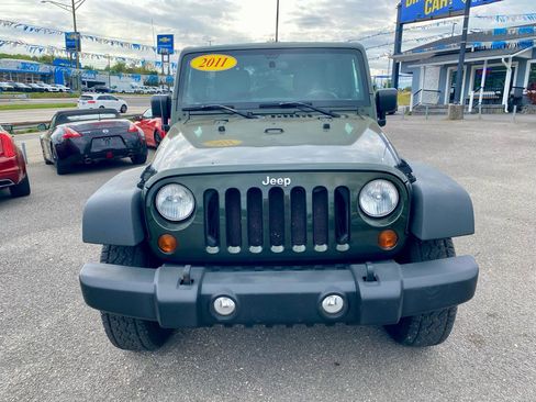 Used 2011 Jeep Wrangler Unlimited Rubicon w/ Dual Top Group AWD/4WD image 2