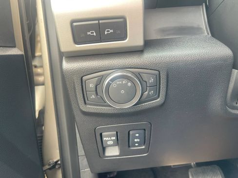 Used 2018 Ford F150 Lariat w/ Equipment Group 502A Luxury AWD/4WD image 19