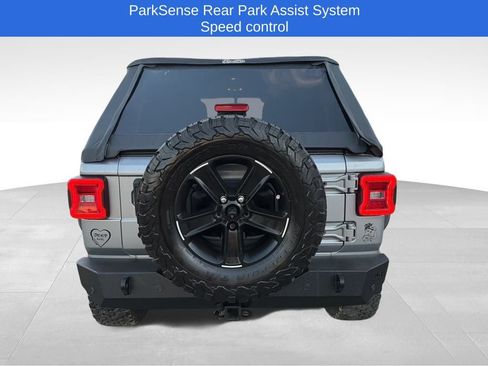 Used 2019 Jeep Wrangler Unlimited Sahara image 7