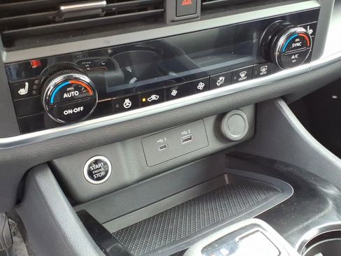 Used 2023 Nissan Rogue SV w/ SV Premium B Package FWD image 20