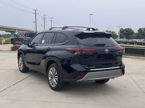 New 2026 Toyota Highlander Platinum AWD/4WD image 6