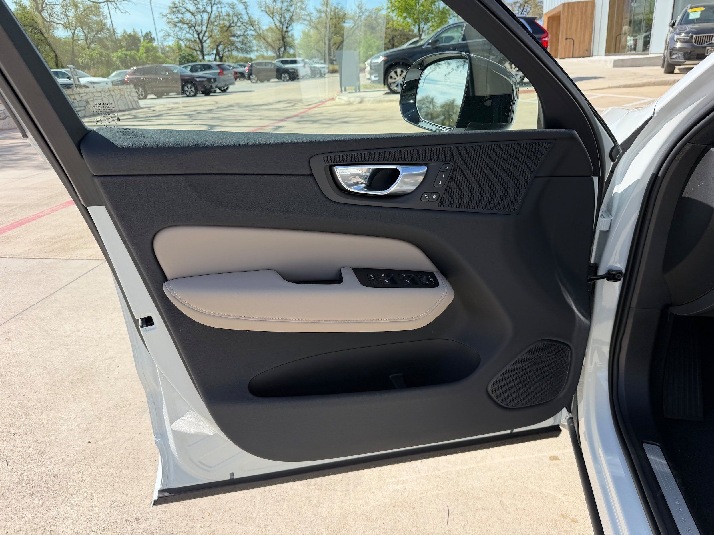 New 2026 Volvo XC60 B5 Plus w/ Protection Package Premier AWD/4WD image 16