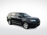 Used 2019 Ford Explorer XLT image 2