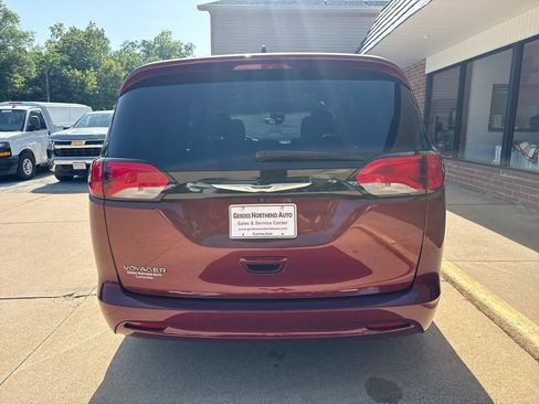 Used 2023 Chrysler Voyager LX FWD image 29