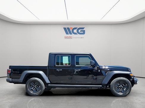 Used 2024 Jeep Gladiator Sport AWD/4WD image 3