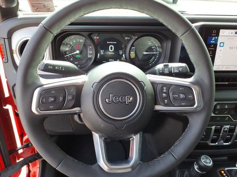 Used 2025 Jeep Wrangler Unlimited Sahara w/ Safety Group image 11