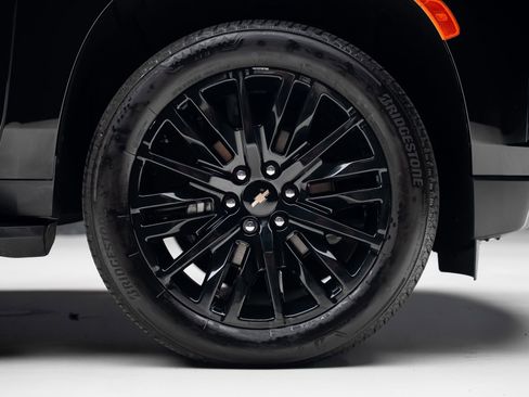 Used 2024 Chevrolet Suburban RST w/ Luxury Package image 36