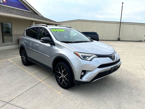 Used 2018 Toyota RAV4 SE w/ Power Extra Value Package image 3