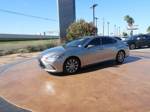 Used 2019 Lexus ES 350 w/ Premium Package image 5