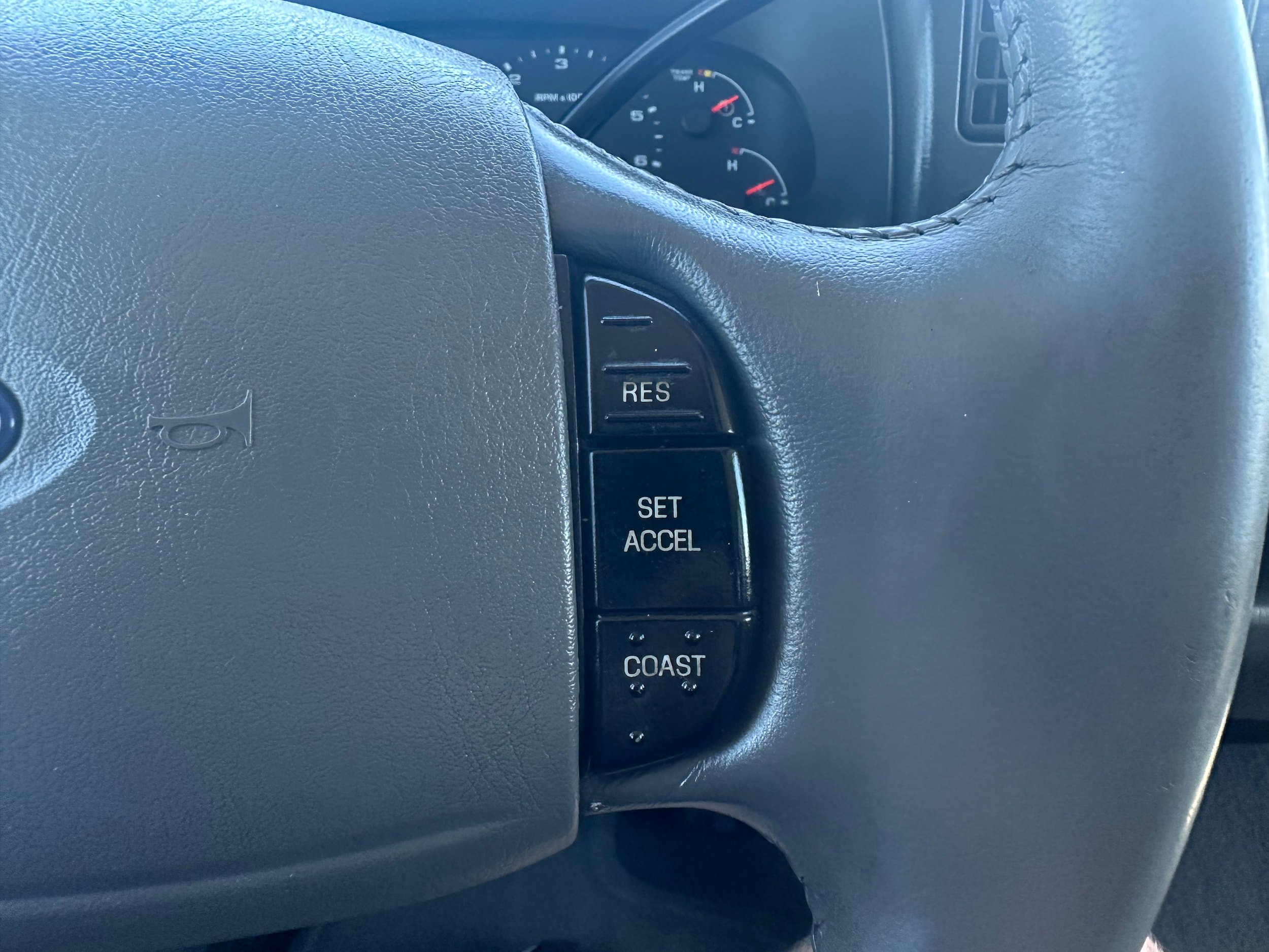 Used 2004 Ford Excursion XLT AWD/4WD image 18