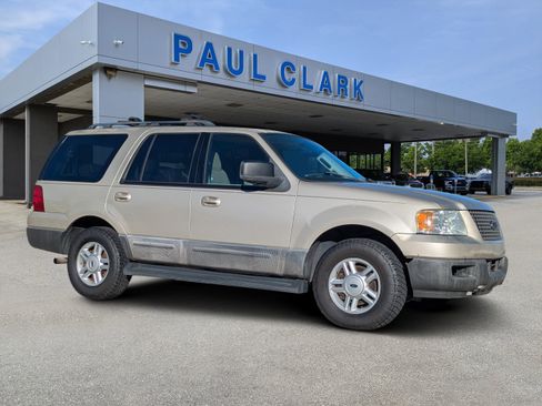 Used 2005 Ford Expedition XLT image 1