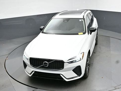 Used 2023 Volvo XC60 B5 Plus FWD image 19