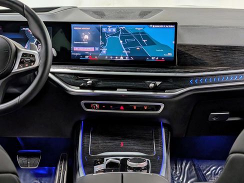 Used 2024 BMW X7 xDrive40i w/ M Sport Package image 32